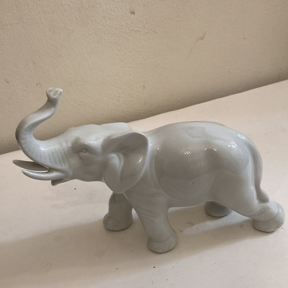Vintage German Democratic Republic sticker white porcelain elephant - Picture 4 of 11